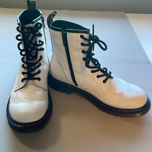 Slightly used white smooth letter lace up Doc Marten. Size US Women’s 7